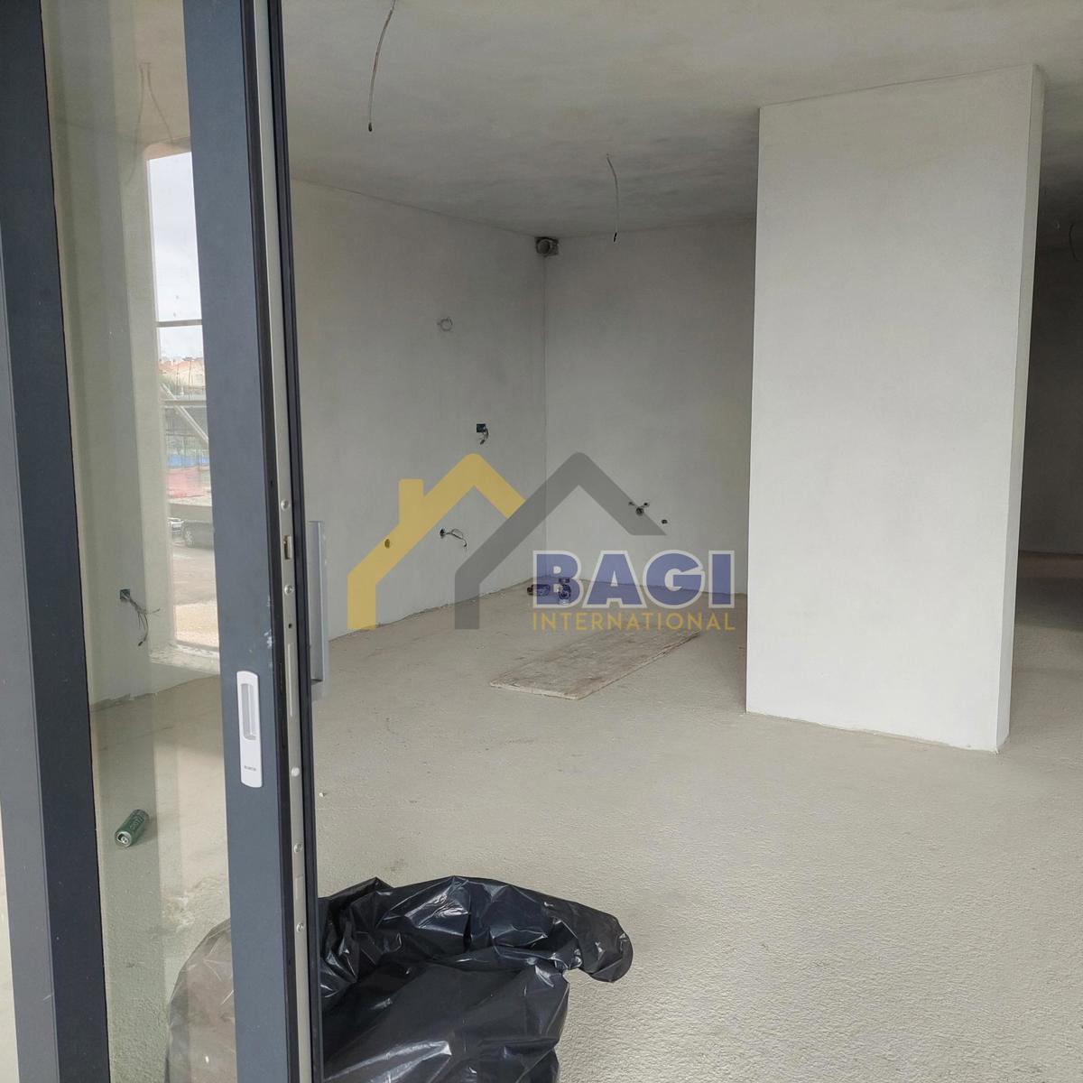 Pula Veli vrh-appartamento 86,50m2-ascensore-garage-vicino al mare