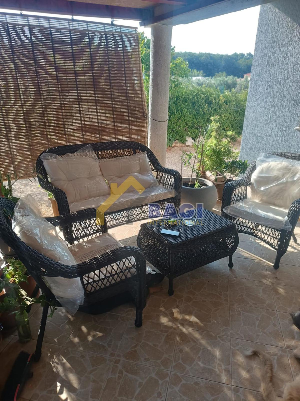 ISTRIA - LOBORIKA Casa con giardino e costruzione legalizzata