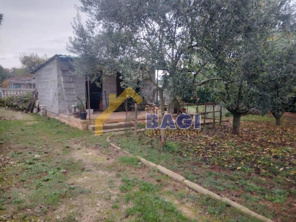 ISTRIA - LOBORIKA Casa con giardino e costruzione legalizzata