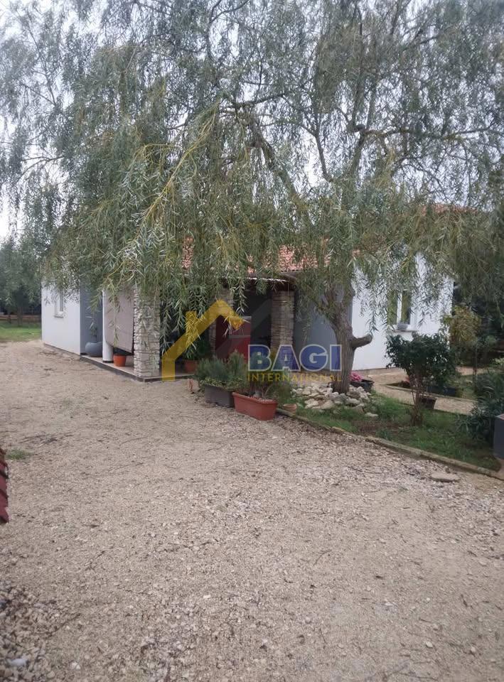 ISTRIA - LOBORIKA Casa con giardino e costruzione legalizzata