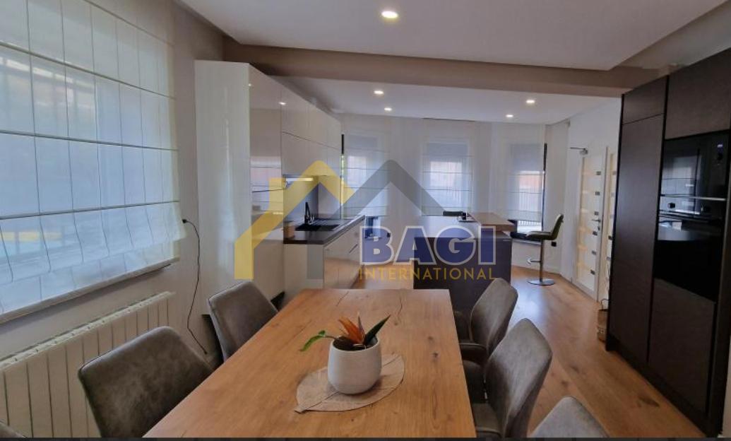 POLA-VILLA CON 8 APPARTAMENTI A 200m DAL MARE CON VISTA