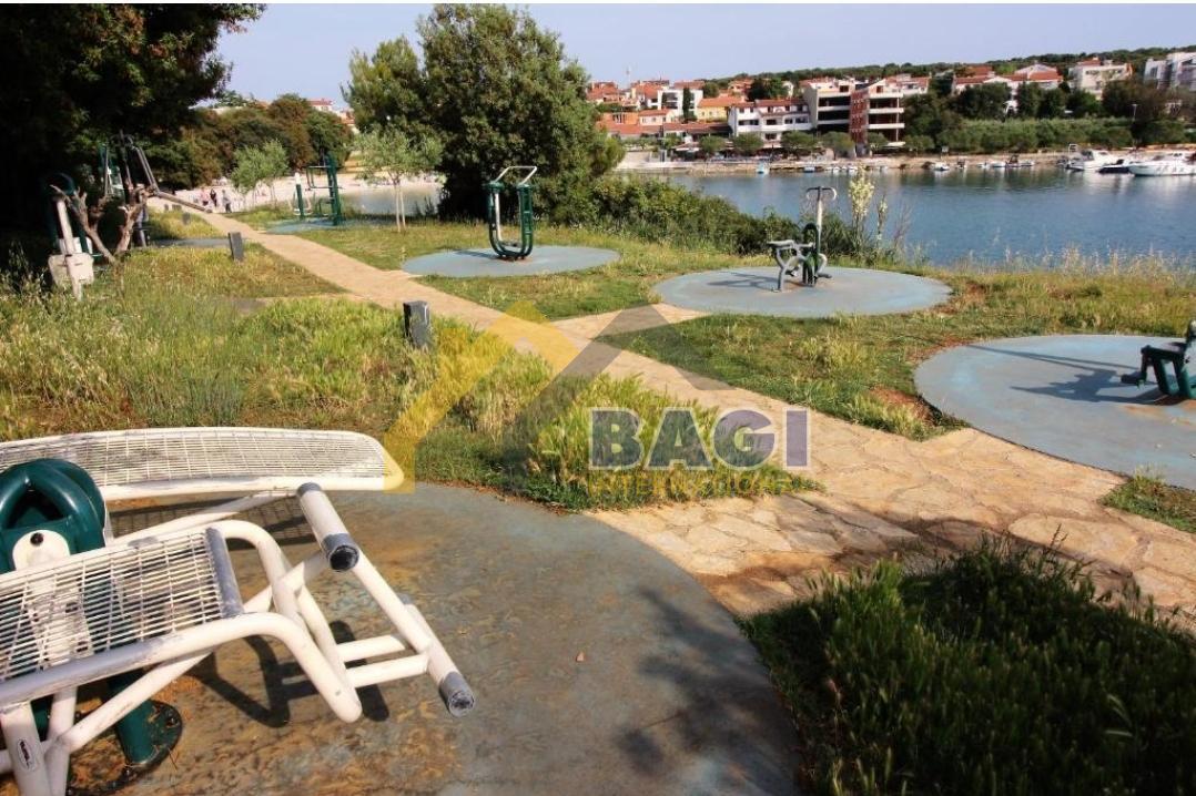 POLA-VILLA CON 8 APPARTAMENTI A 200m DAL MARE CON VISTA