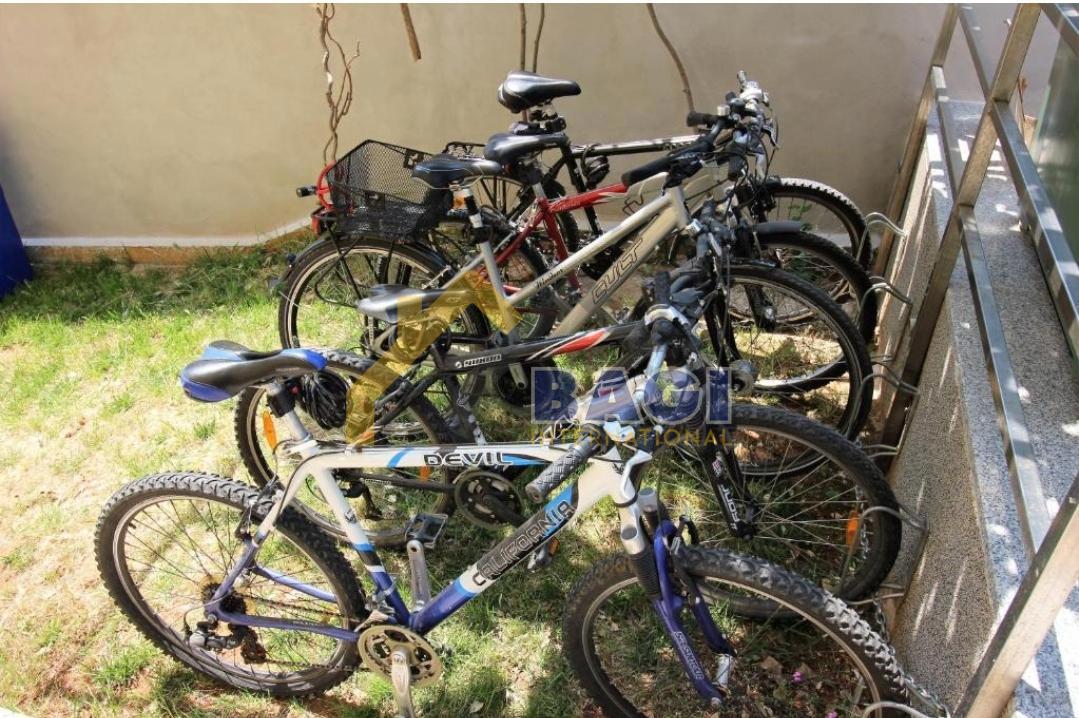 POLA-VILLA CON 8 APPARTAMENTI A 200m DAL MARE CON VISTA