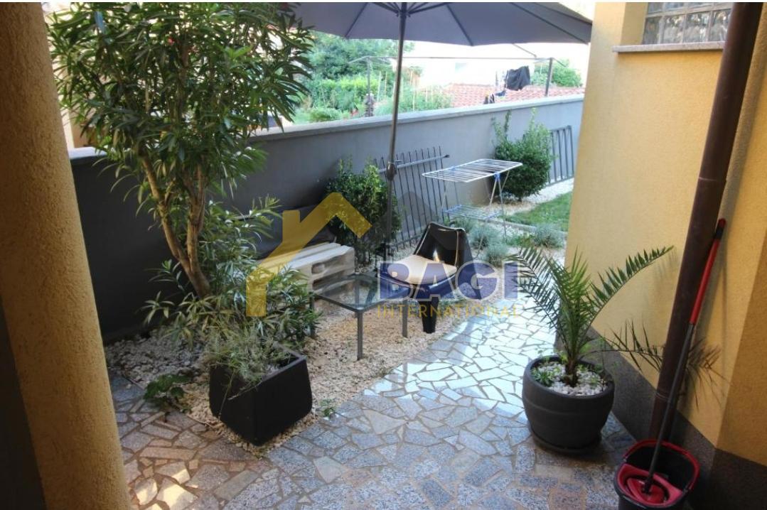 POLA-VILLA CON 8 APPARTAMENTI A 200m DAL MARE CON VISTA