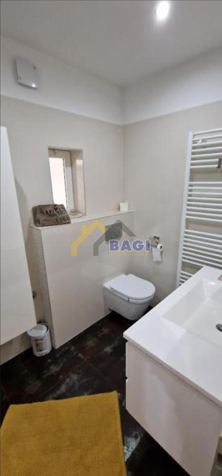 POLA-VILLA CON 8 APPARTAMENTI A 200m DAL MARE CON VISTA