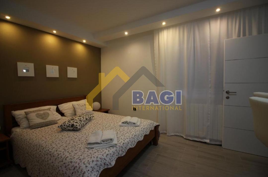 POLA-VILLA CON 8 APPARTAMENTI A 200m DAL MARE CON VISTA