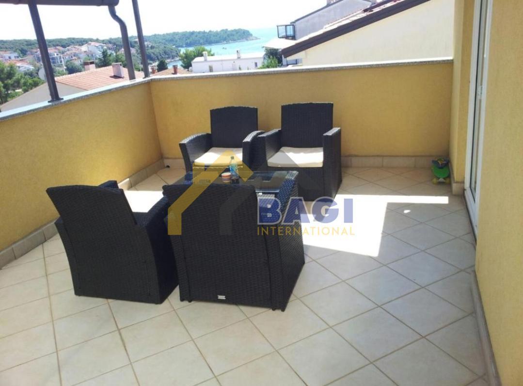 POLA-VILLA CON 8 APPARTAMENTI A 200m DAL MARE CON VISTA