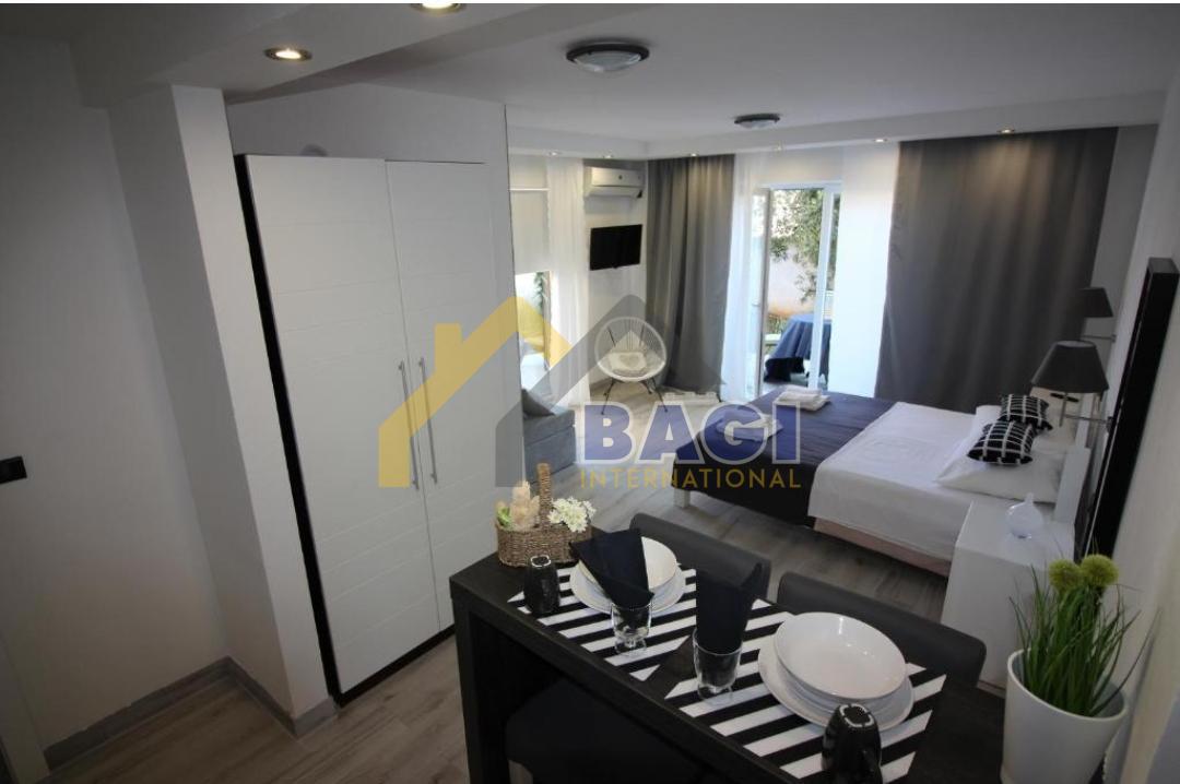 POLA-VILLA CON 8 APPARTAMENTI A 200m DAL MARE CON VISTA