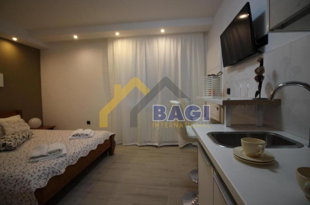 POLA-VILLA CON 8 APPARTAMENTI A 200m DAL MARE CON VISTA