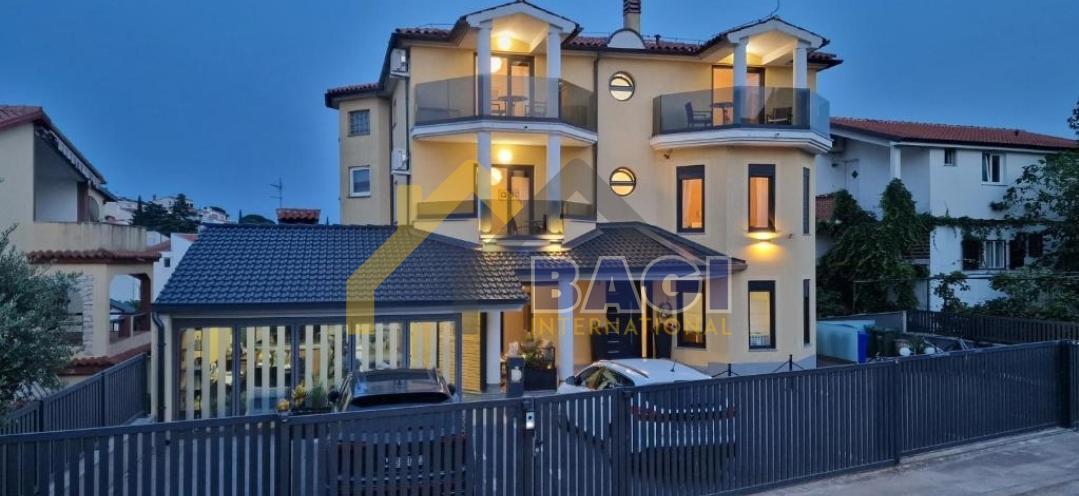 POLA-VILLA CON 8 APPARTAMENTI A 200m DAL MARE CON VISTA