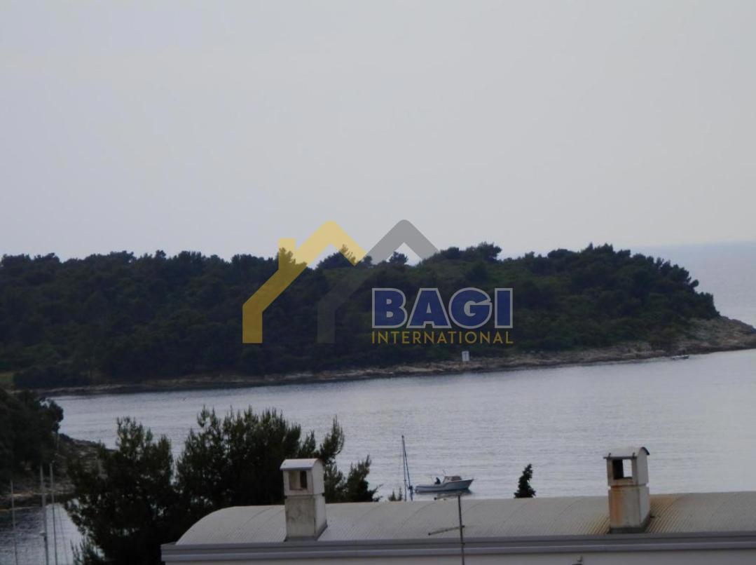 POLA-VILLA CON 8 APPARTAMENTI A 200m DAL MARE CON VISTA