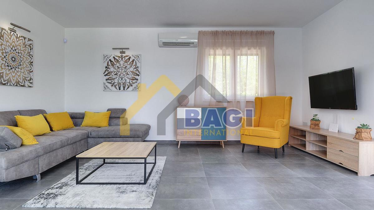 Lussuosa nuova costruzione con piscina! A soli 10 minuti da Pola