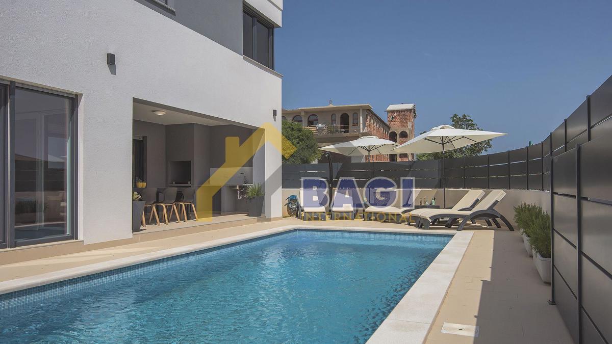 Lussuosa nuova costruzione con piscina! A soli 10 minuti da Pola