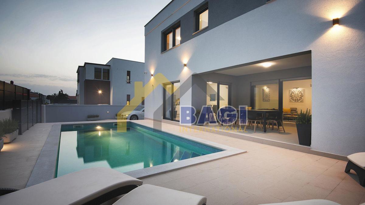 Lussuosa nuova costruzione con piscina! A soli 10 minuti da Pola