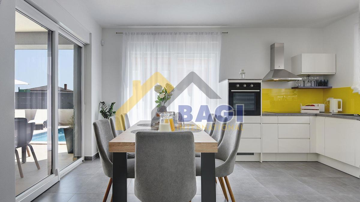 Lussuosa nuova costruzione con piscina! A soli 10 minuti da Pola