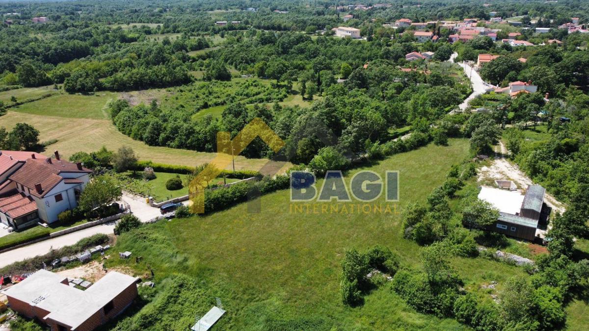 IN ESCLUSIVA solo presso la nostra agenzia - terreno edificabile di 2554 mq