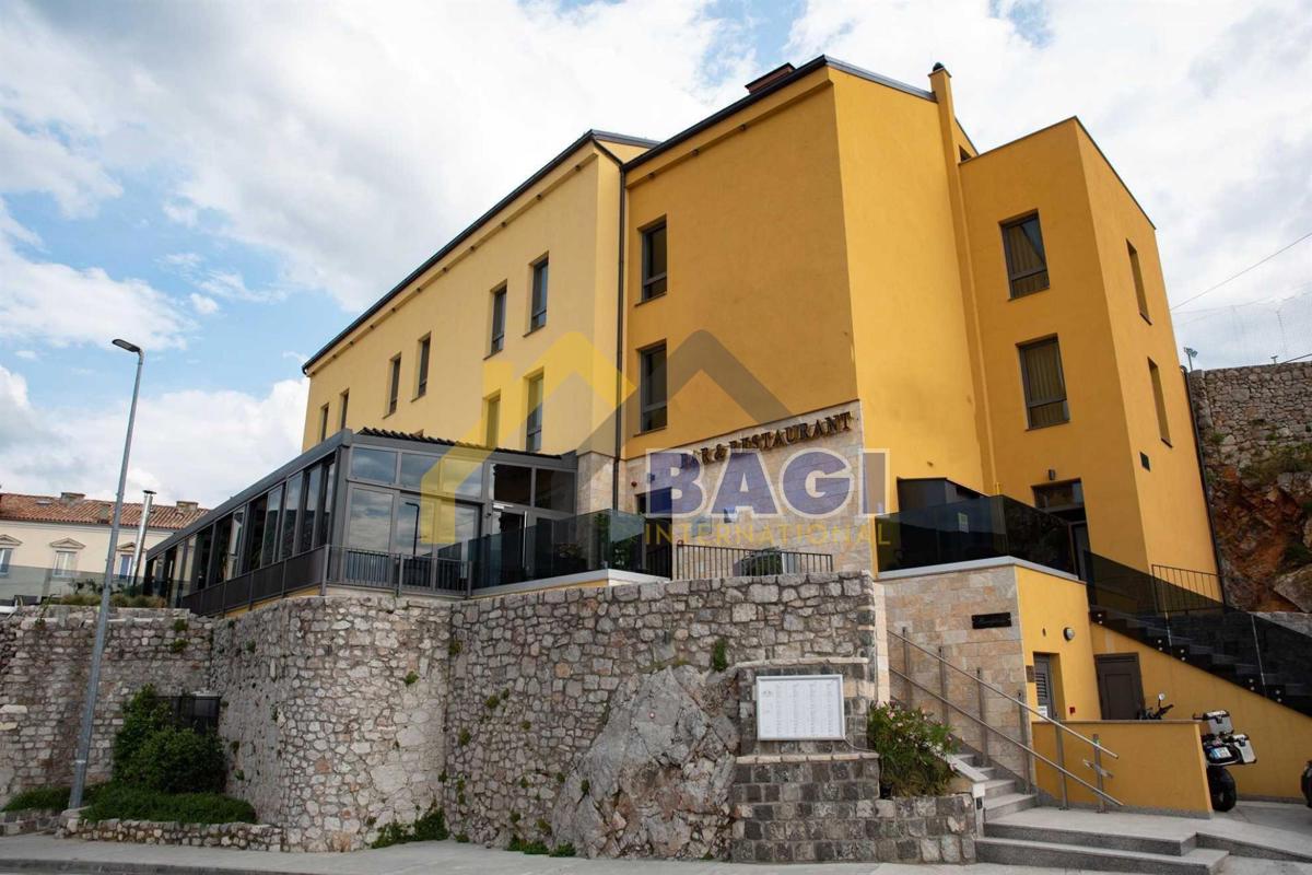 Casa Karlobag, 1.050m2