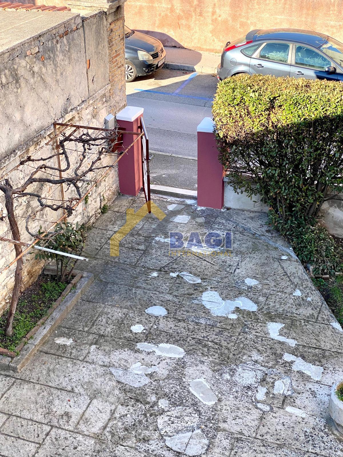 ISTRIA - POLA Casa piano terra (appartamento) con giardino e garage in centro