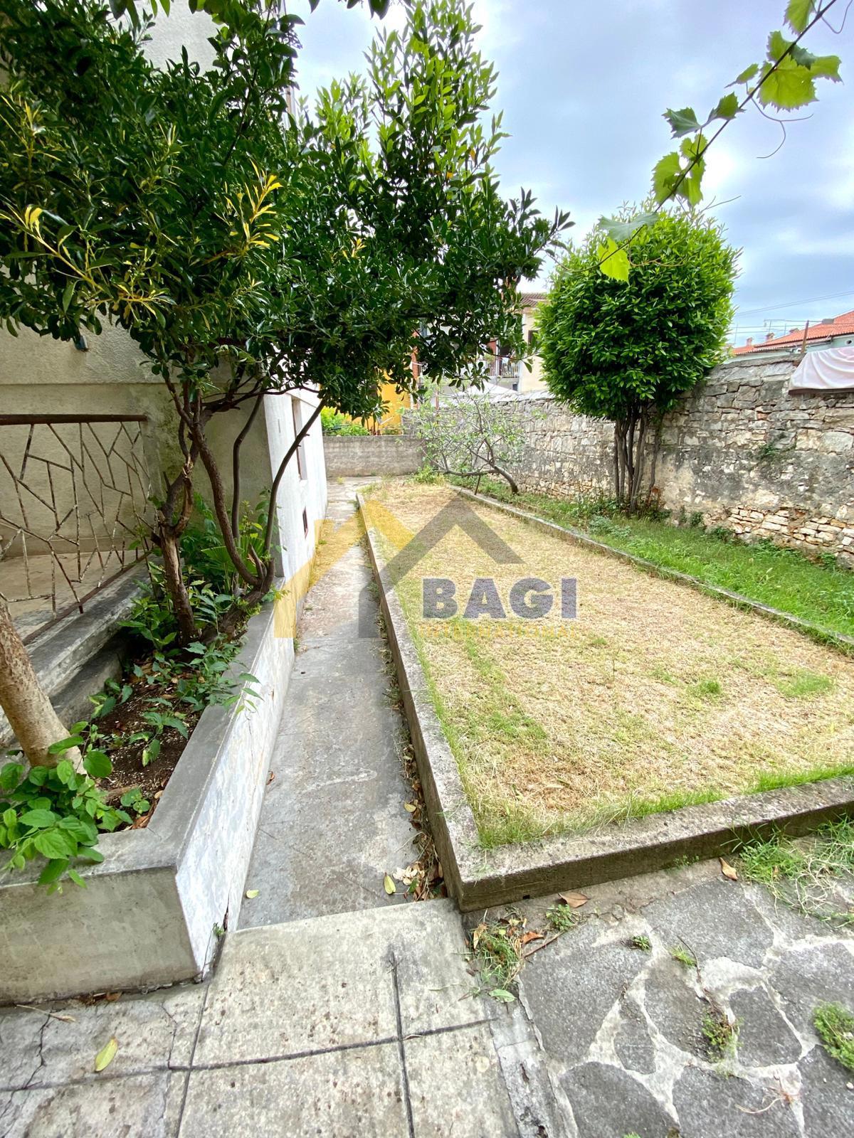 ISTRIA - POLA Casa piano terra (appartamento) con giardino e garage in centro