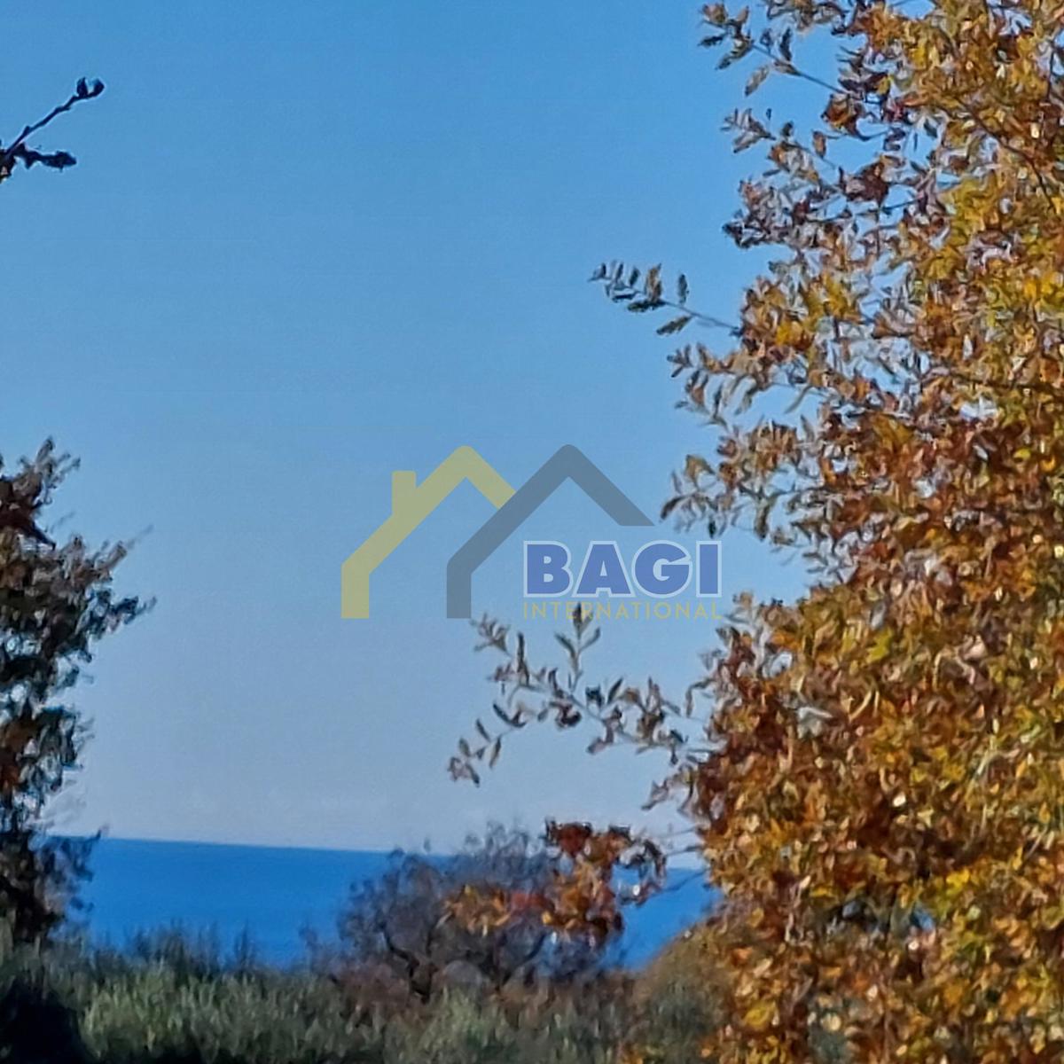 POSIZIONE TOP - Terreno edificabile con vista mare!!!