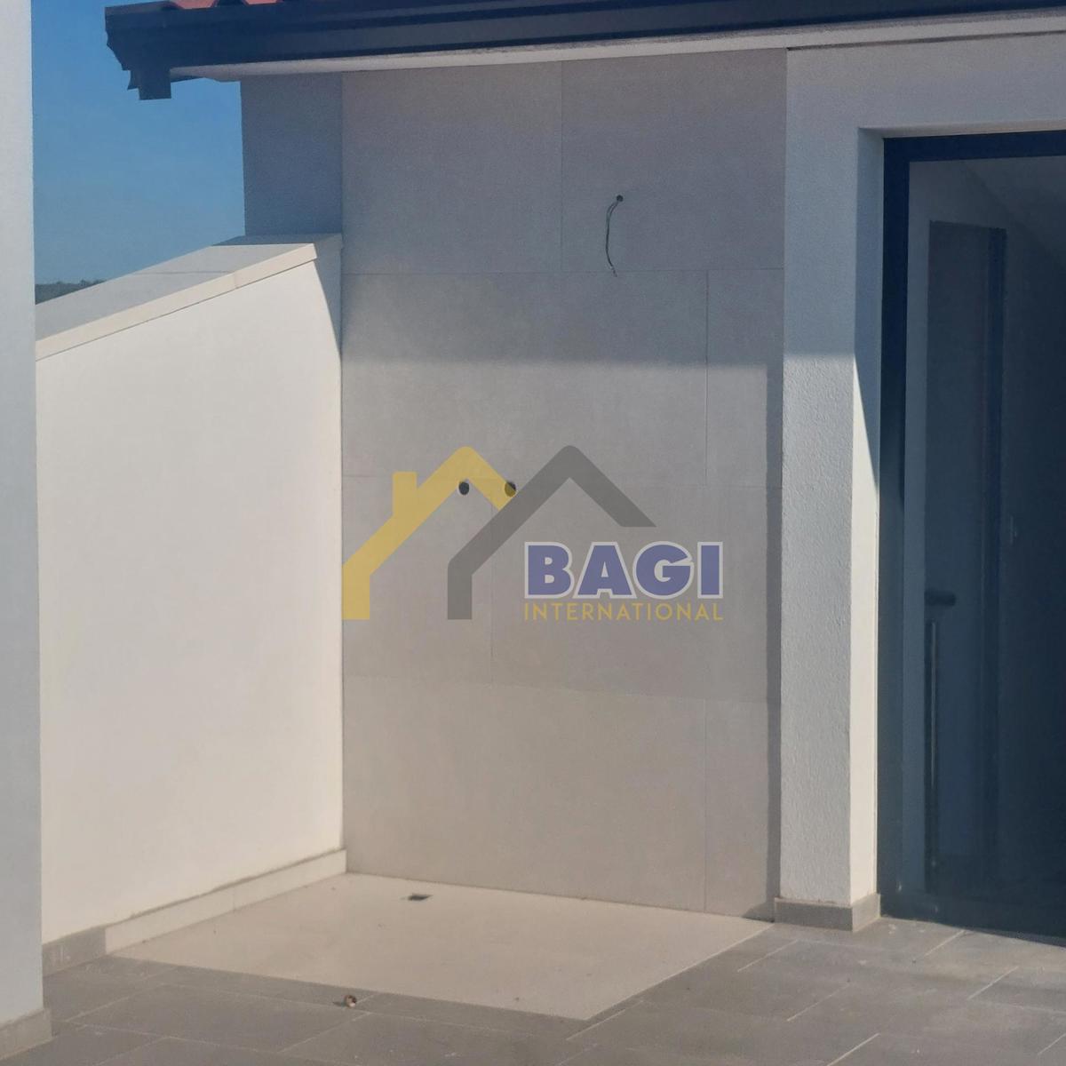 CASA DUPLEX-VISTA MARE-PISCINA-GARAGE-GIARDINO