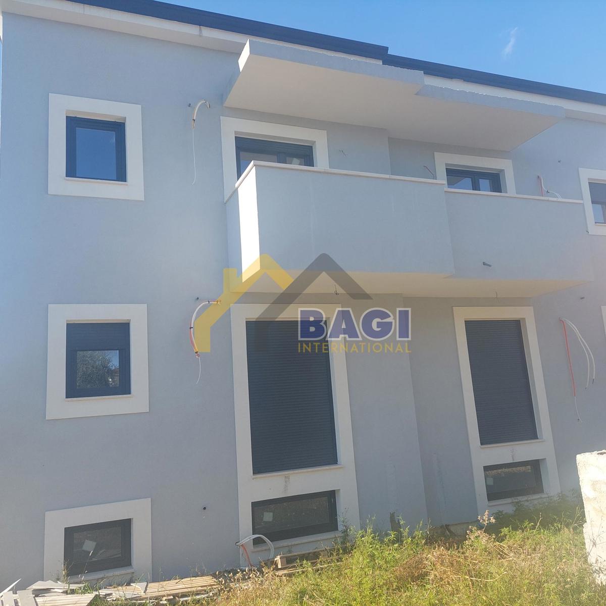 CASA DUPLEX-VISTA MARE-PISCINA-GARAGE-GIARDINO