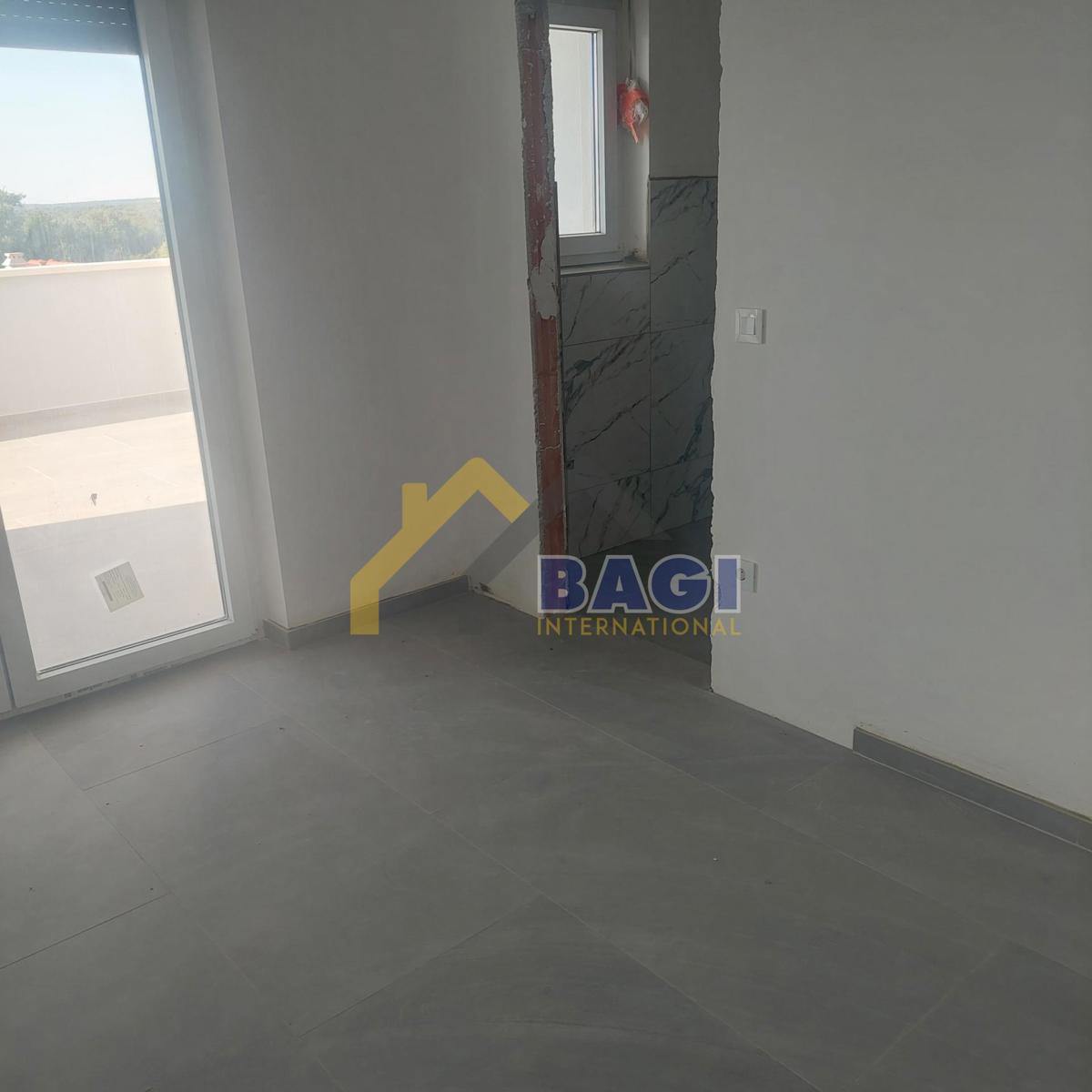 CASA DUPLEX-VISTA MARE-PISCINA-GARAGE-GIARDINO