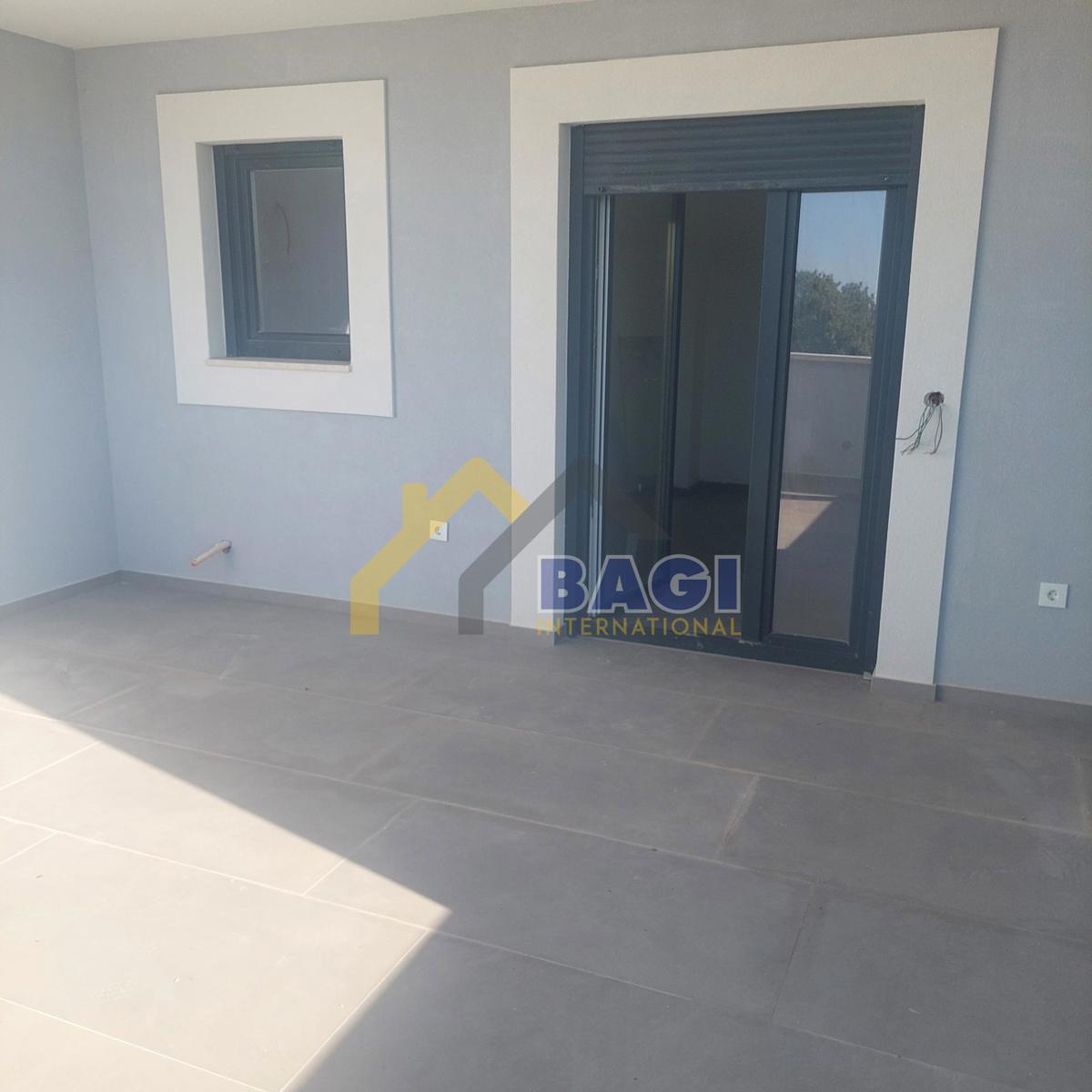 CASA DUPLEX-VISTA MARE-PISCINA-GARAGE-GIARDINO