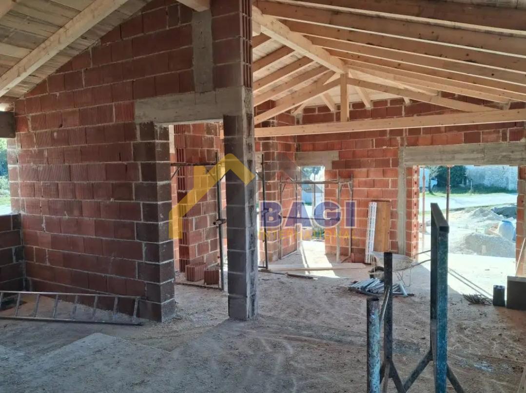 CASA AL PIANO TERRA CON PISCINA A SVETVINČENAT A ROHBAU