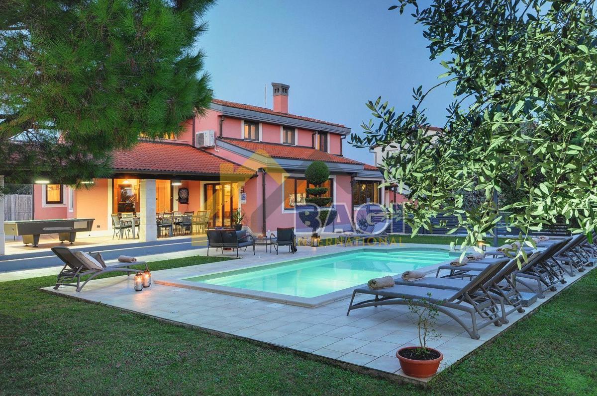 Casa Veli vrh, Pula, 400m2