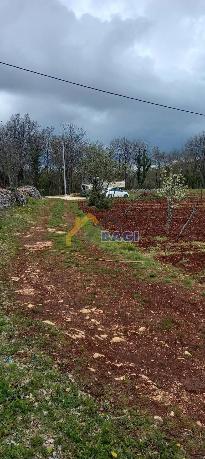 Terreno edificabile Tinjan, 1.194m2