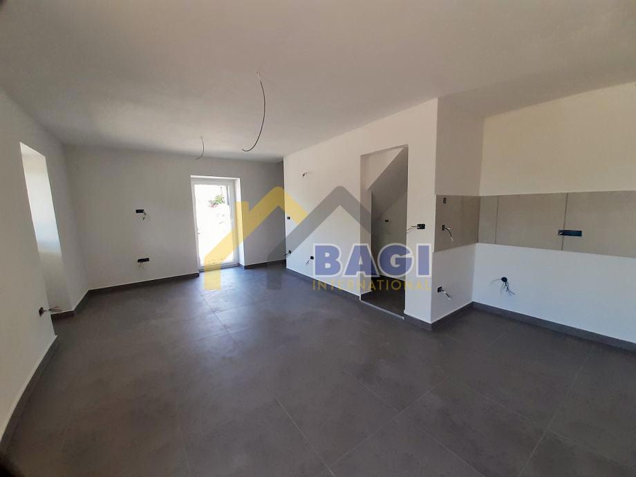 Casa con vista a 450 m dal mare Trget-Istria
