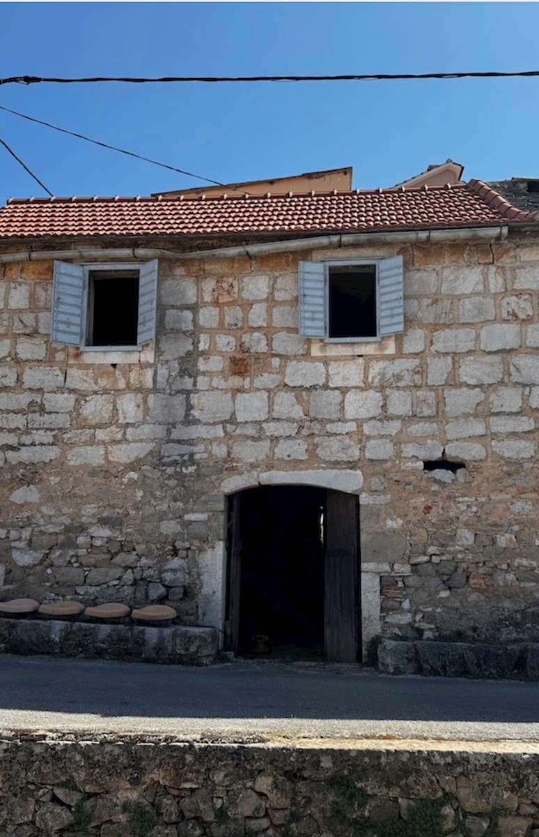 Casa in pietra a Hvar – Proprietà affascinante con carattere e potenziale
