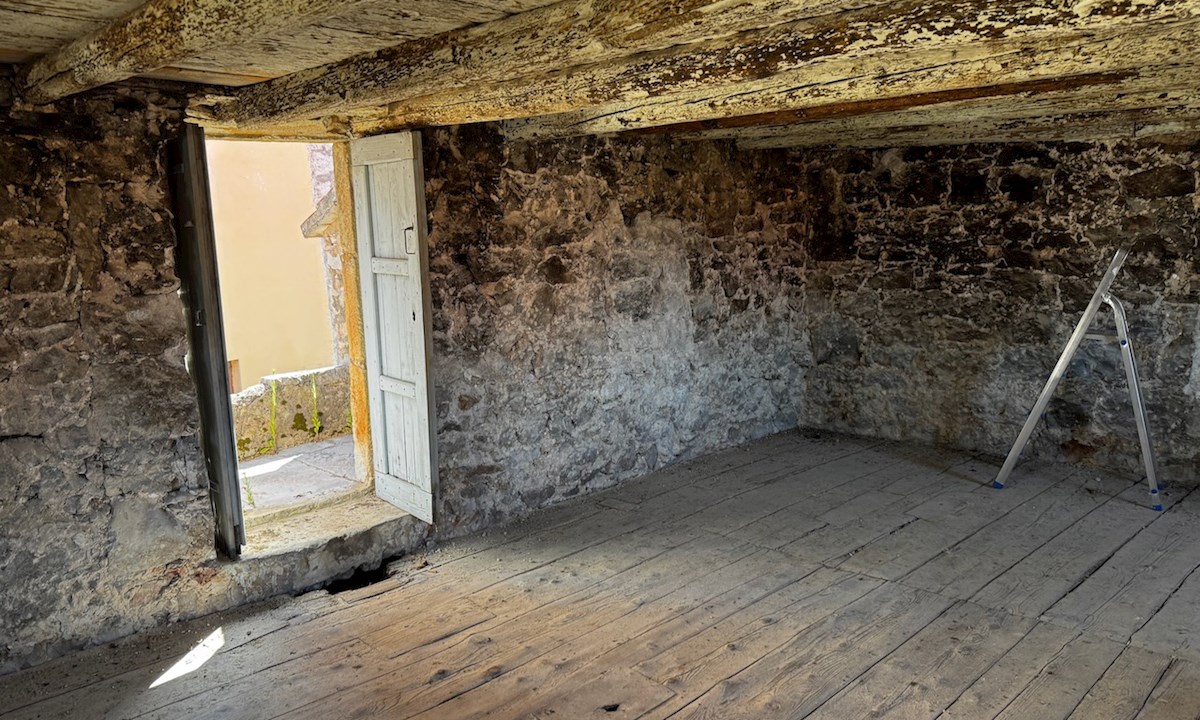 Casa in pietra a Hvar – Proprietà affascinante con carattere e potenziale