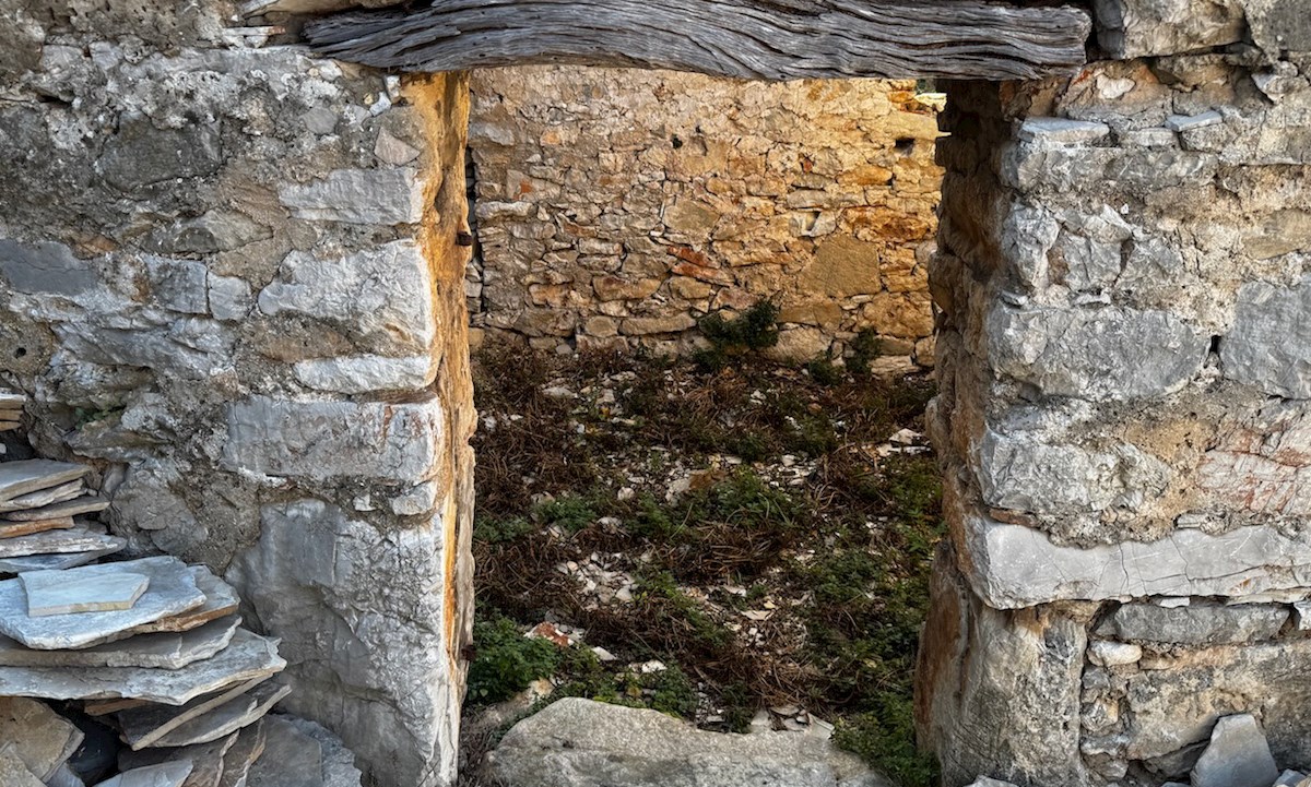 Casa in pietra a Hvar – Proprietà affascinante con carattere e potenziale