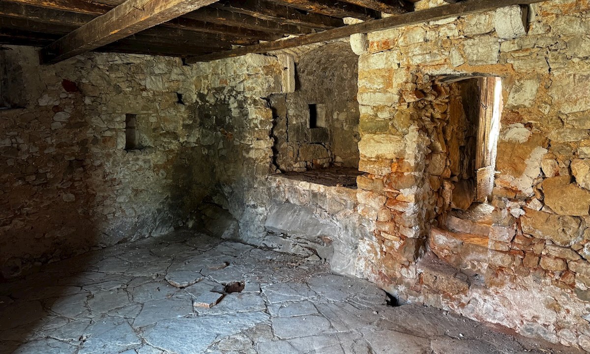 Casa in pietra a Hvar – Proprietà affascinante con carattere e potenziale