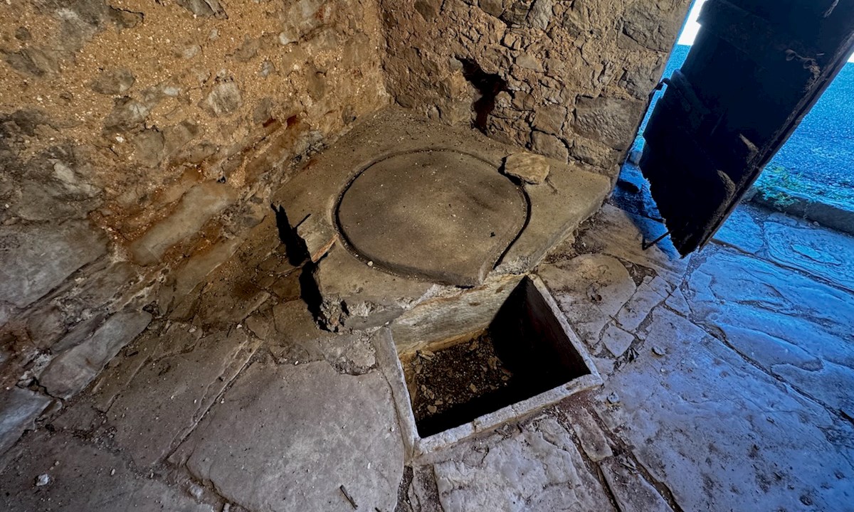 Casa in pietra a Hvar – Proprietà affascinante con carattere e potenziale