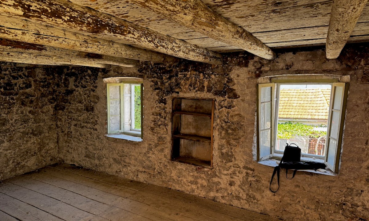 Casa in pietra a Hvar – Proprietà affascinante con carattere e potenziale