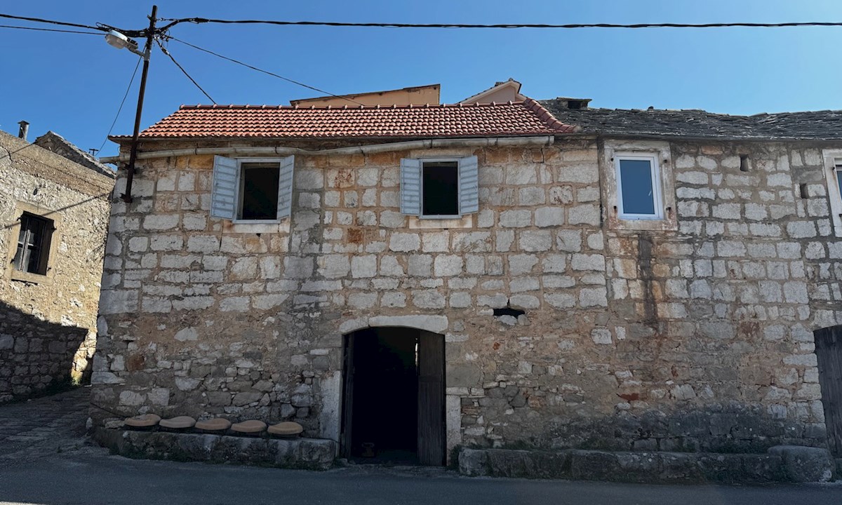 Casa in pietra a Hvar – Proprietà affascinante con carattere e potenziale