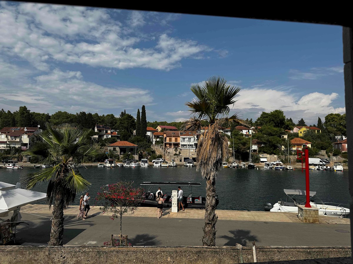 Casa in pietra sul mare con giardino recintato, Vrboska, Isola di Hvar