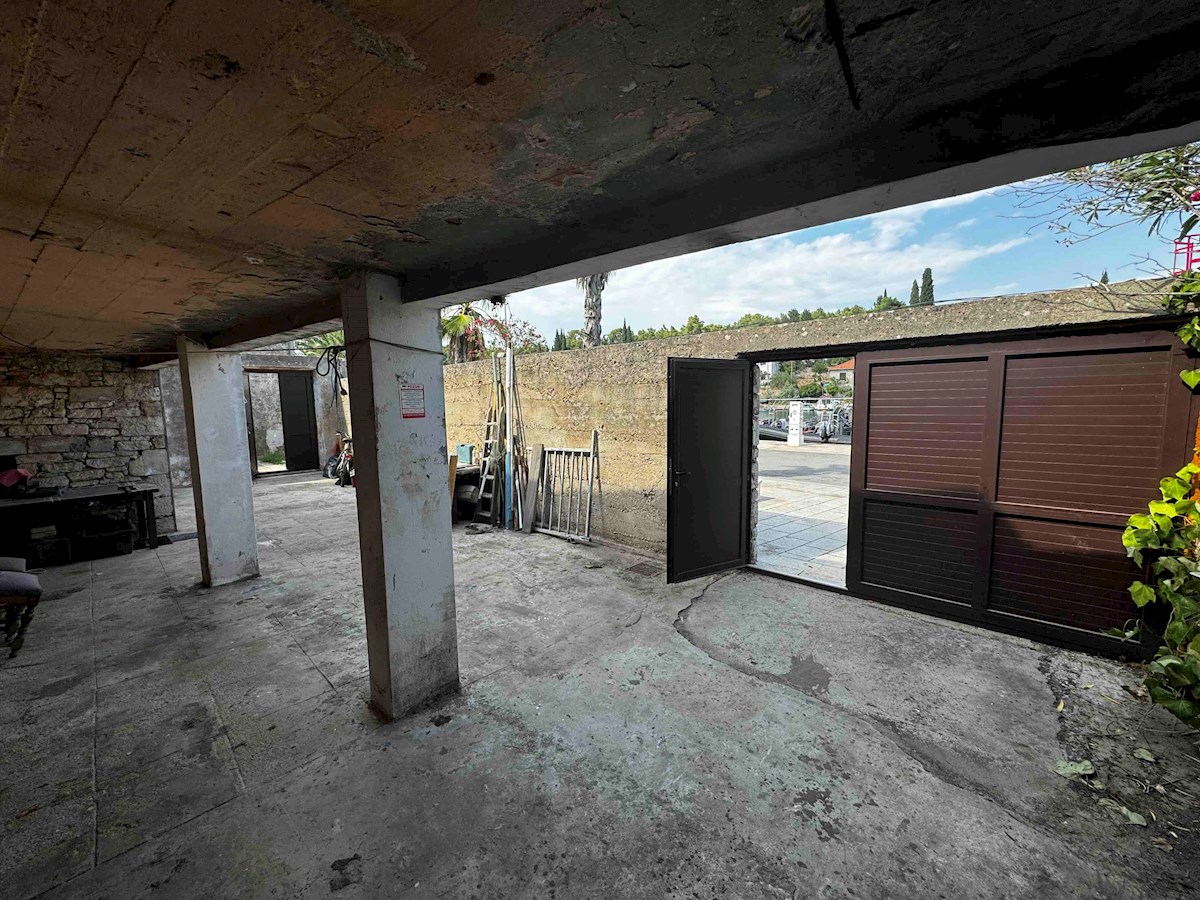 Casa in pietra sul mare con giardino recintato, Vrboska, Isola di Hvar