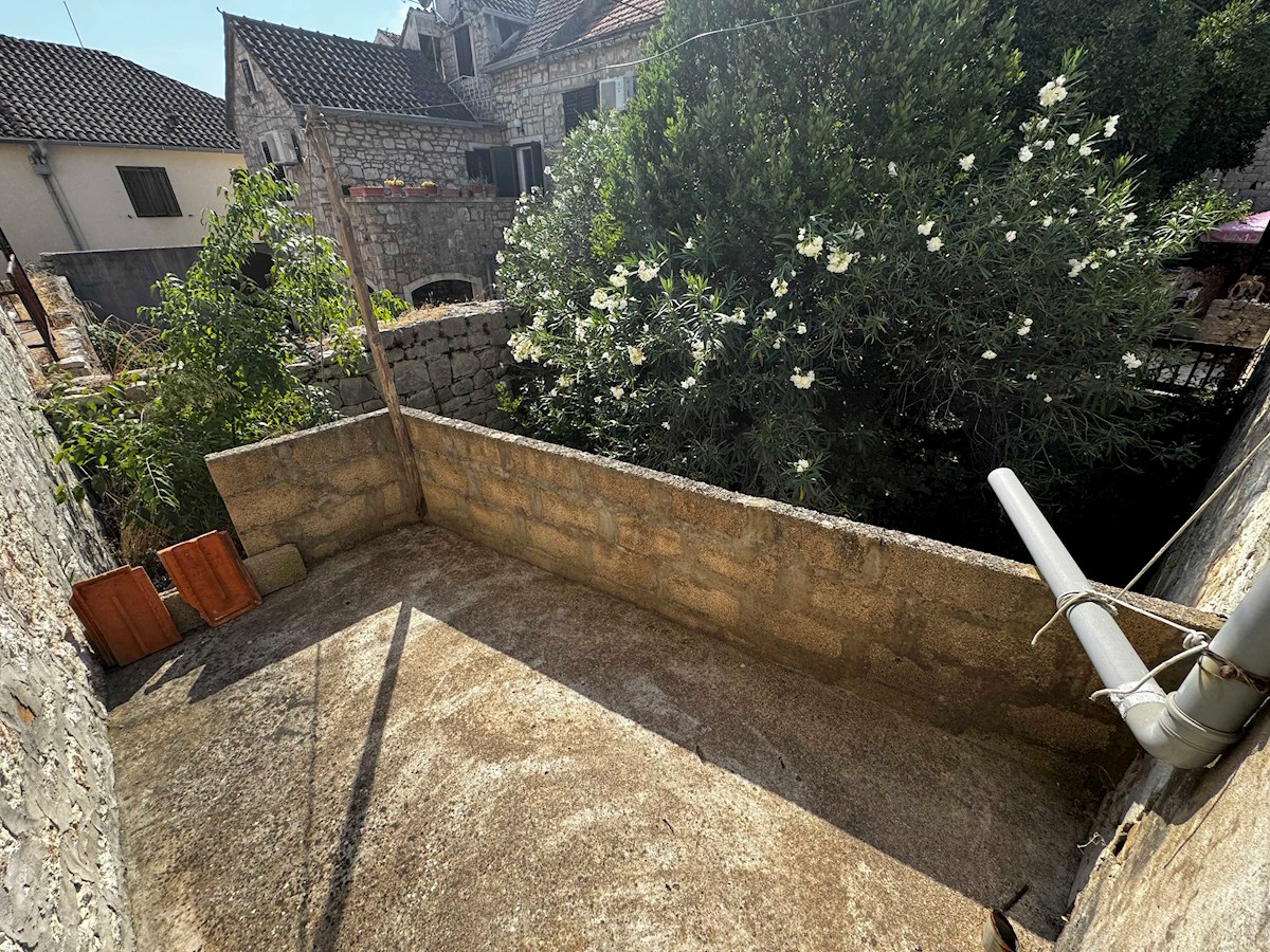Casa in pietra sul mare con giardino recintato, Vrboska, Isola di Hvar