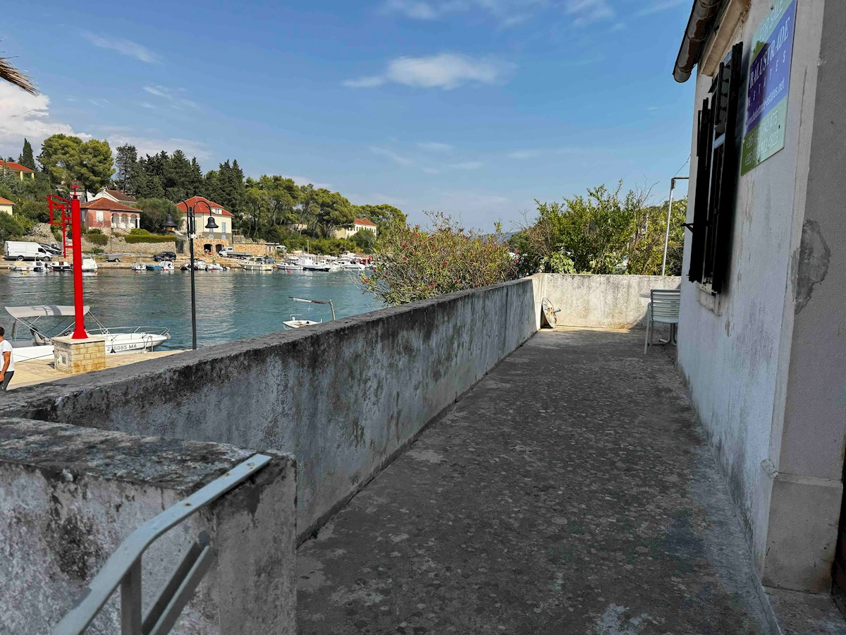 Casa in pietra sul mare con giardino recintato, Vrboska, Isola di Hvar