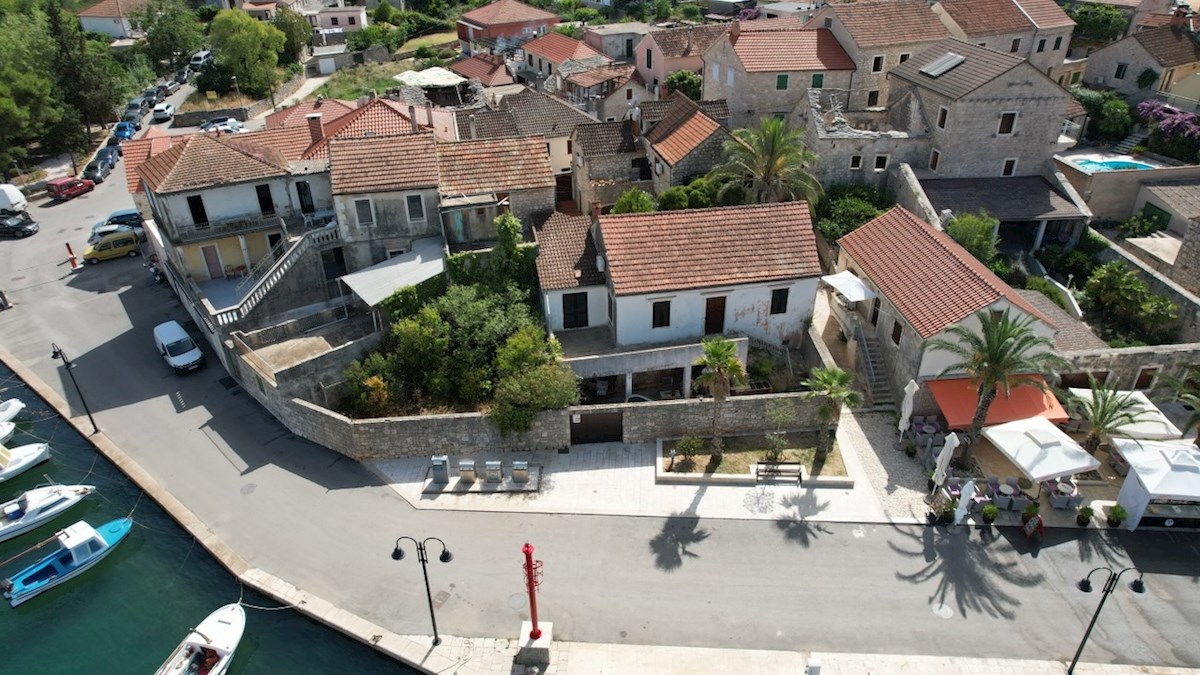 Casa in pietra sul mare con giardino recintato, Vrboska, Isola di Hvar
