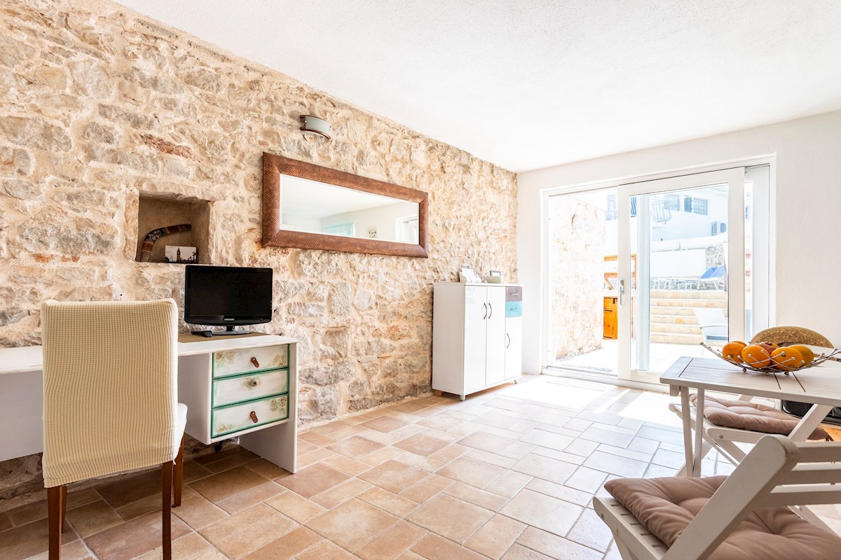 Incantevole casa in pietra con piscina sull'isola di Hvar