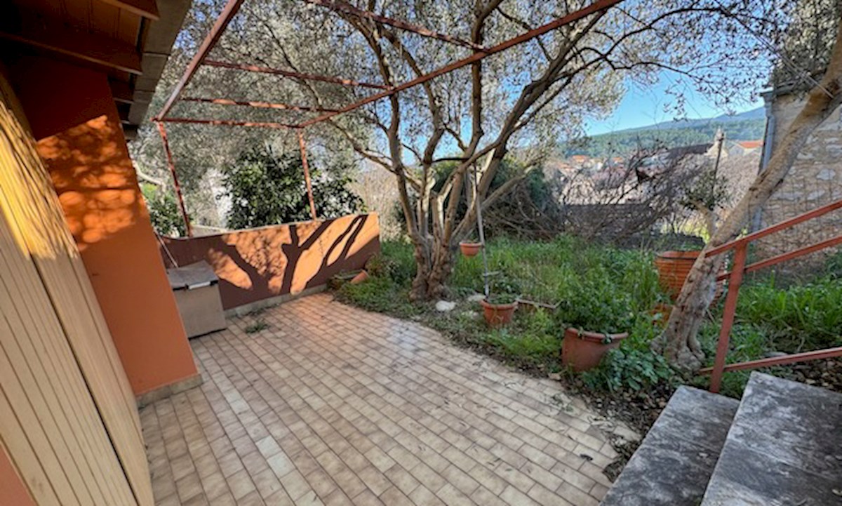 Affascinante casa sull'isola di Hvar con potenziale infinito a Vrboska