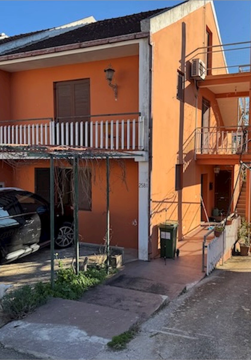 Affascinante casa sull'isola di Hvar con potenziale infinito a Vrboska