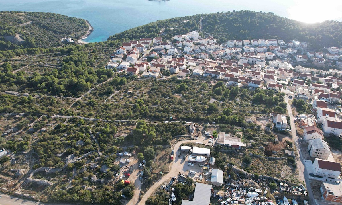 Ottimo terreno edificabile nella città di Hvar, 1200 m² con vista