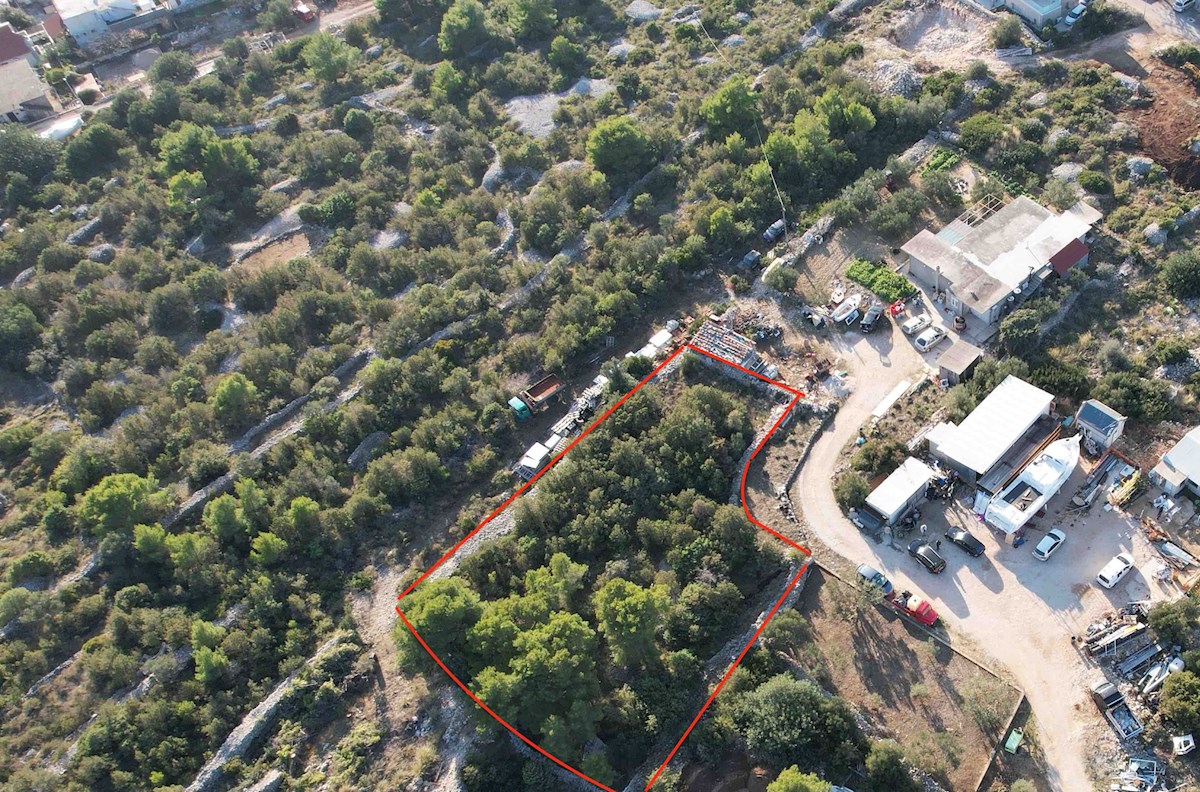Ottimo terreno edificabile nella città di Hvar, 1200 m² con vista