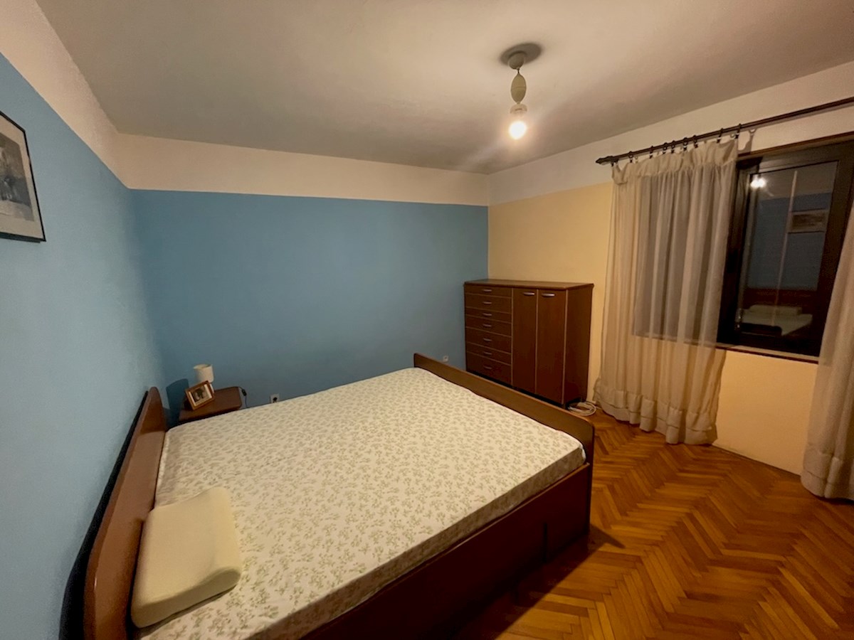 Casa con giardino e parcheggio a Vrboska sull'isola di Hvar al vendita